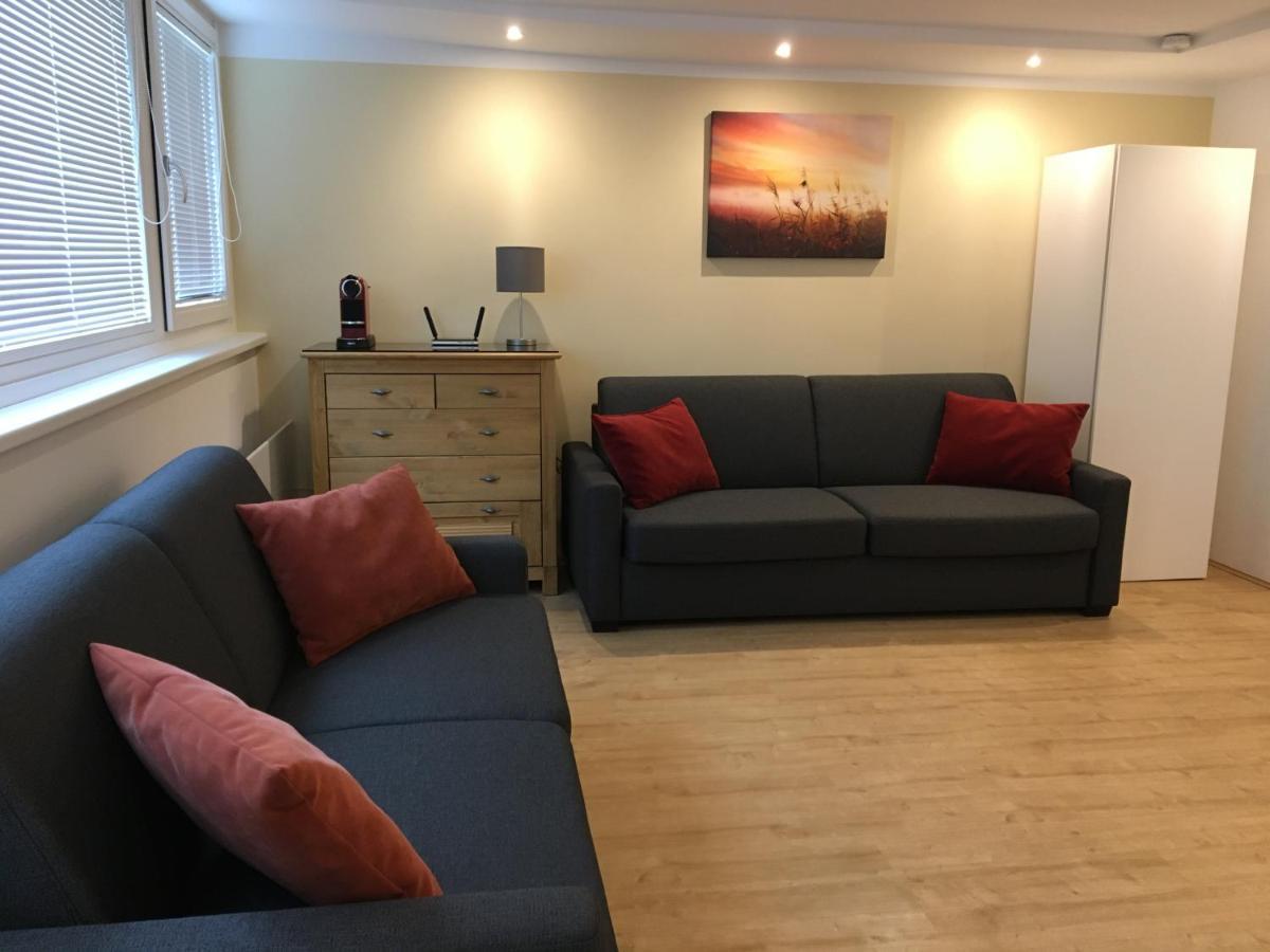 Appartement Cosy Flat In The Quiet Area With Own Garden, Free Parking And Direct Public Transport Link To The Centre *